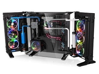 Thermaltake、2枚の拡張シャーシで美しく内部を魅せるE-ATXフレームケース