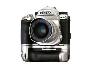 「PENTAX K-1」のシルバーモデル登場 - 世界で2,000台限定