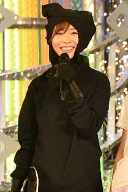 指原莉乃 黒子役 で仮装大賞をサポート とても感動しました マイナビニュース