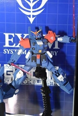 ガンダム ブルーディスティニー2号機 Exam が新hgで登場 ニムバス色選択式で再現 マイナビニュース