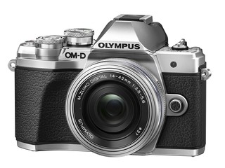 オリンパス「OM-D E-M10 Mark III」、ぶれない5軸補正でパパママにアピール