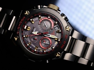 写真で見る、1億個記念のG-SHOCK「MRG-G1000B」"赤備え"