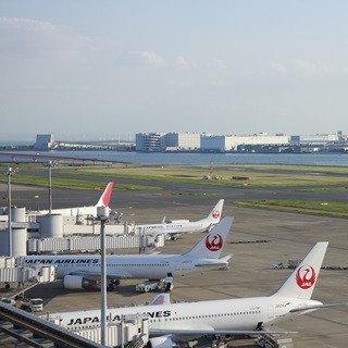 JAL、「自治体ポイント特典」開始--マイルが地域の商店街で利用可能に