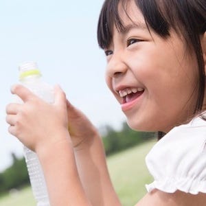 子どもに炭酸飲料は何歳から飲ませてる? --"しゅわしゅわ"デビューは●歳に