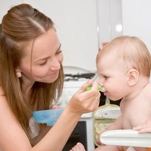 どうして食べてくれないの? 赤ちゃんの離乳食ストライキへの対処法