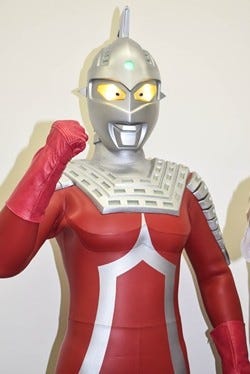 ウルトラセブン 放送開始50年をヒーロー ヒロインが祝福 森次晃嗣 あらためて作品の力と凄さを感じる ひし美 ファンの熱気は今のほうがすごい マイナビニュース