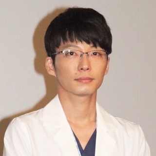 綾野剛 星野源 赤ちゃんとの再会に笑顔 抱っこ なでなで姿に会場ほっこり マイナビニュース