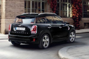 Mini クラブマン Mini クロスオーバー に充実装備の特別仕様車を設定 マイナビニュース