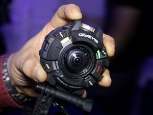 衝撃の発表会 - 実機で4m落下実験! カシオの新タフネスカメラ「G'z EYE」