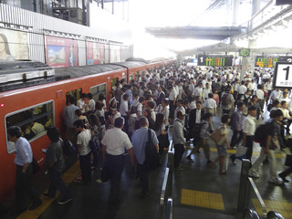 在日外国人に聞いた"世界の通勤ラッシュ事情" - 対策は?