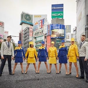 ルフトハンザ、レトロ制服のCA達が東京の街中へ--TOKYO Fashion Flight実施