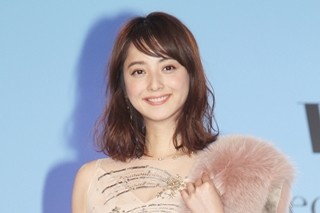 佐々木希、渡部との新婚旅行に大満足! 楽しかった?「はい!」と笑顔