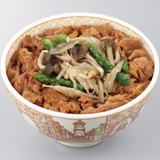 すき家、秋の味覚をふんだんに使った「きのことアスパラ牛丼」発売