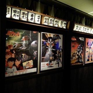 『映像居酒屋 ロボ基地』が池袋にオープン – ロボットアニメを見ながら酒を酌み交わす魂の酒場