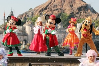 ディズニーシー、今年は雪舞うクリスマス! ロマンティックなショーに進化