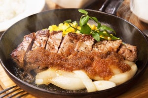 「新宿名店横丁」で、肉ランチ+昼飲みの「真っ昼間の肉祭り」