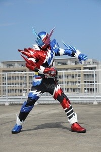 仮面ライダービルド 最新変身アイテムはボトルじゃなくて缶 炭酸音が発動 マイナビニュース