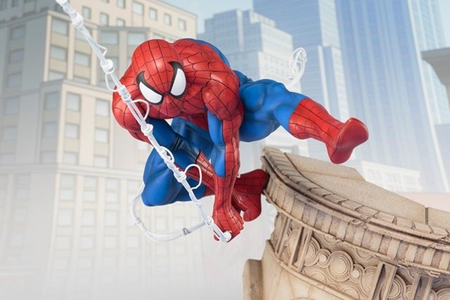 スパイダーマンのウェブスリンガー状態を忠実再現、ジオラマ型フィギュアが登場 | マイナビニュース