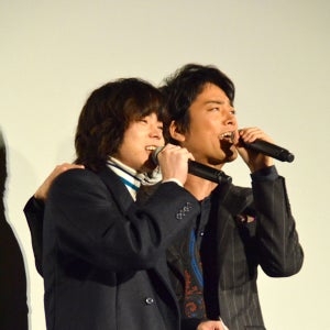 菅田将暉&桐谷健太、観客の無茶振りで急遽生歌唱! 熱いハグ交わす