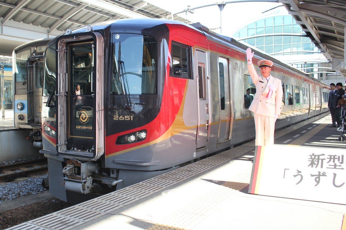 JR四国2600系、新型車両の特急「うずしお」デビュー! 出発式開催 ...