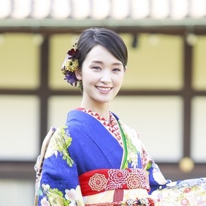 剛力彩芽、武井咲と晴れ着共演できず「寂しい」 自身も"卒業"を予感?