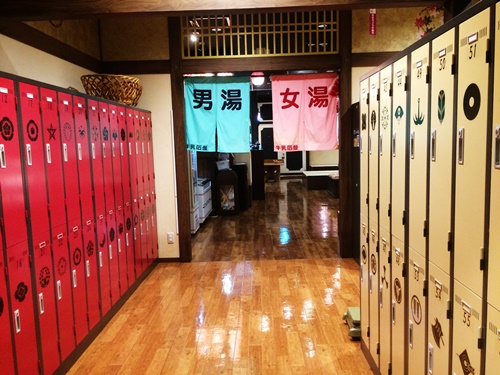 たくさんの荷物が必要な子ども連れのお出掛け。買い物した商品など、不要な荷物をコインロッカーに預けて遊べるのは&quot;地味に&quot;嬉しいですね