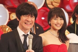 二宮&有村、笑顔で"TTポーズ"! 内村もノリノリ「娘が毎日やってる」