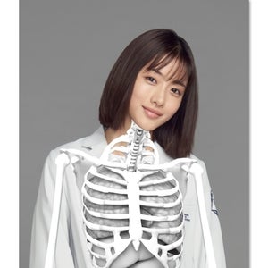 石原さとみの骨&内臓が浮かび上がる! 新宿に『アンナチュラル』特殊広告