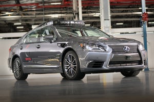 トヨタ、レクサス「LS」ベースの次世代自動運転実験車をCESで公開