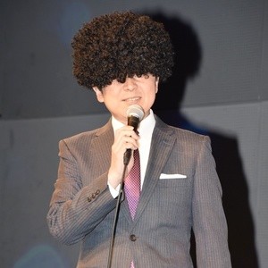 フジ笠井アナ、アフロ頭でイベント司会「私も責任を取って」