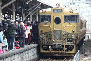 JR九州「或る列車」試乗、長崎駅の車内見学会も盛況 - 写真67枚
