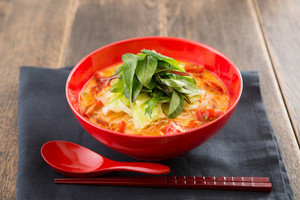 Oisix、一風堂が監修した「野菜たっぷりベジポタラーメン」を発売