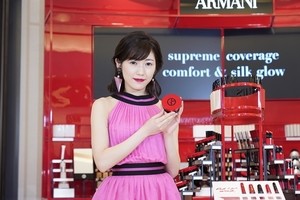 渡辺麻友、ドレス&赤リップで"大人まゆゆ"に「魔法にかかったよう」