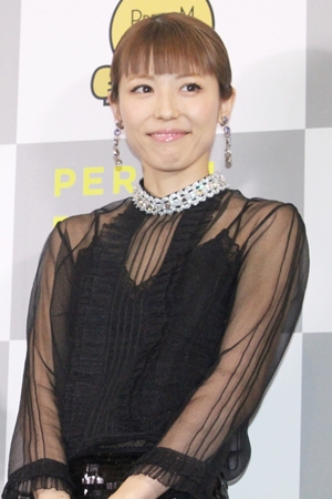 若槻千夏 シースルーで美背中 デコルテあらわ 声優への思い語る マイナビニュース