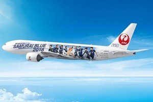 JAL、特別塗装機「SAMURAI BLUE」就航--18人の選手を描き国内主要路線へ