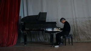 坂本龍一と東北の7年 「津波ピアノ」が奏でるメッセージ