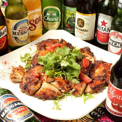 40種類の世界のビールとジャークチキン(※イメージ)