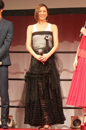米倉涼子 個性派シースルードレスで美脚チラリ 写真17枚 マイナビニュース