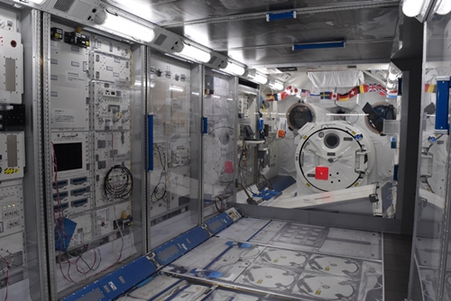 S4ゾーン。現在、金井宇宙飛行士が滞在して様々なミッションにチャレンジしているISS(国際宇宙ステーション)の日本実験棟「きぼう」の実物大模型。内部に入ることもでき、宇宙飛行士のメモ書きなどもリアルに再現している