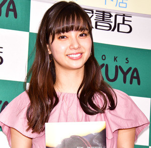 新川優愛、写真集で初ランジェリー姿を披露「等身大の今の自分を出したい」