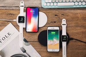 AKIBA STARTUP、Apple WatchやiPhone X用のQi対応充電パッドを展示