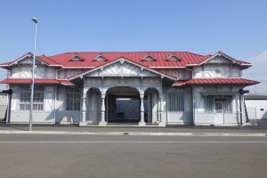 南海電鉄、浜寺公園駅の旧駅舎はギャラリーやカフェとして再活用