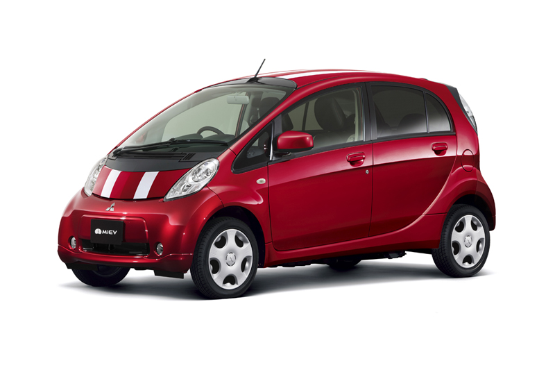 三菱自動車「i-MiEV」用の新作デザインラッピング2種類を設定して全5種類に | マイナビニュース