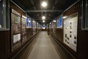 東武鉄道、下今市駅の旧跨線橋「レトロギャラリー」として再活用