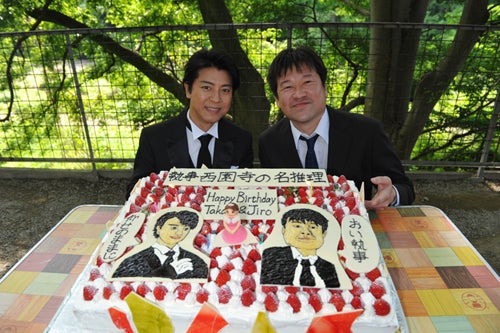 実は同じ誕生日 上川隆也 佐藤二朗 W似顔絵ケーキでお祝い マイナビニュース