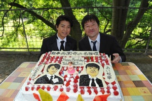 実は同じ誕生日! 上川隆也&佐藤二朗、W似顔絵ケーキでお祝い