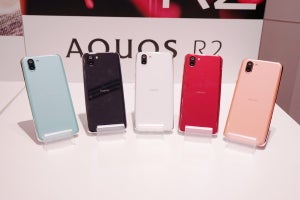 シャープ、動画と写真を同時に撮れる新スマホ「AQUOS R2」