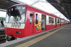 京急電鉄、赤い「リラックマのイチゴケーキ号」イベント列車運行