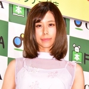 有村藍里、妹･架純に似せる驚きのメイク公開「鼻の下に…」