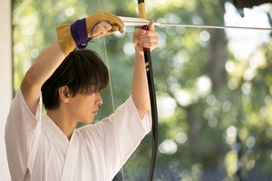 『半分、青い。』佐藤健の弓道姿に「美しい」「凛々しい」と絶賛の声